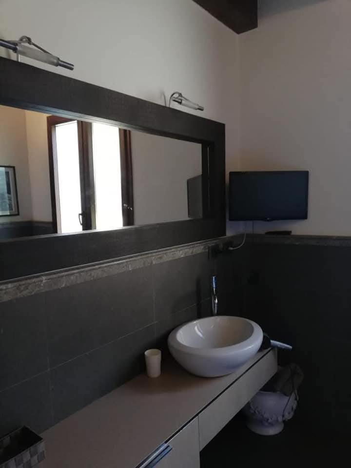 Villa Antonella Rooms Mondello Palermo Bagian luar foto